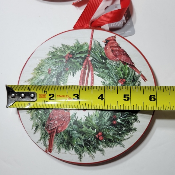 Red Birds on a Holiday Wreath Cardinal Ornament Vintage Style Wall Deco - Picture 6 of 9